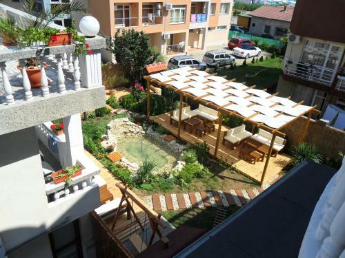 Hotel Yanis