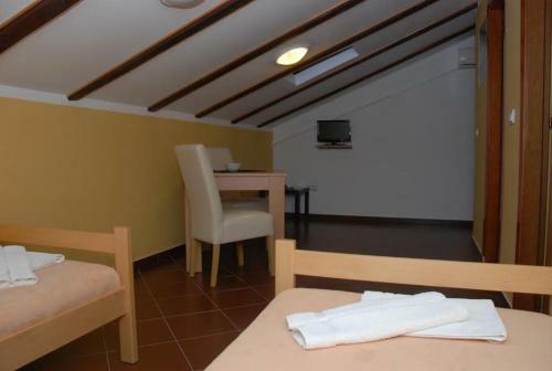 El Barco Apartments