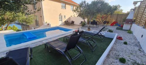 Luxury Apartment Du?e With Private Pool