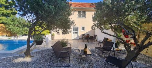 Luxury Apartment Du?e With Private Pool