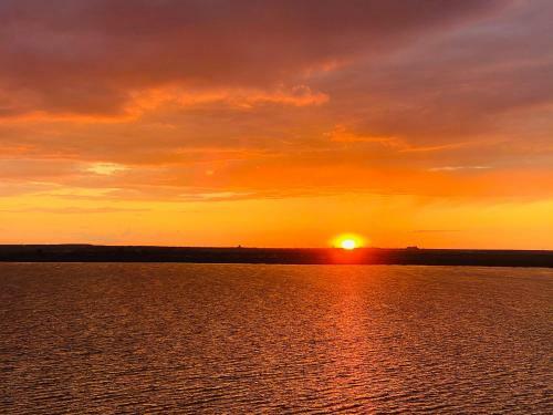 Lake View Summerland Apartment