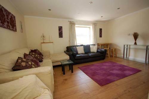 Broxbourne Two-bedroom Apartment Close To Amenities