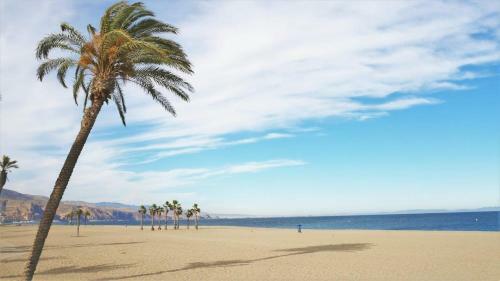 6 Bedroom Private House 300m From Beach