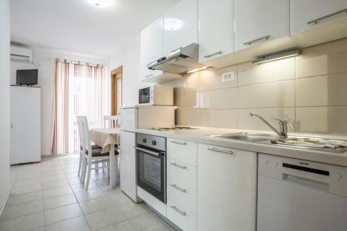 Apartments Bezmalinovi? 2