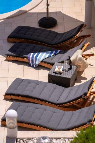 Hektorovic Poolside Apartments