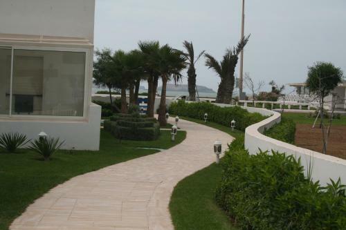 Pool And Sea View Beach Apartment