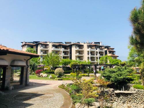 Oasis Club Apartments