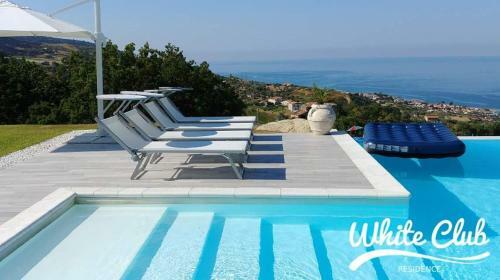 Hotel White Club Residence