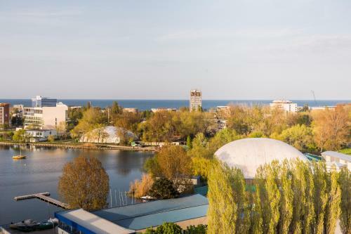 Mamaia Lake Apartments