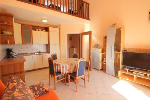 Apartamento Nela, 700 M From The Beach