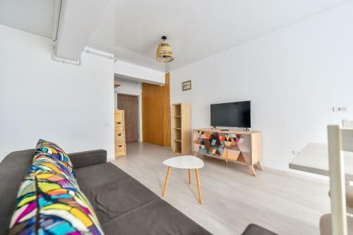Sunny Lake Apartments With Breathtaking View