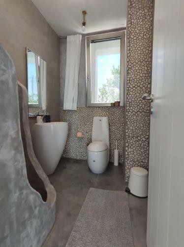 Hostal Villa Elia Waterfront Suites & Pool