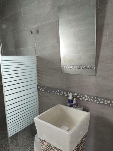 Hostal Villa Elia Waterfront Suites & Pool