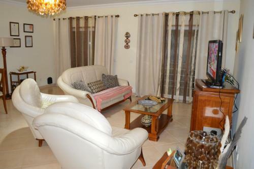 3 Bedroom Apartment With Pool Alvor