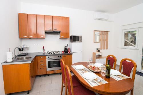 Apartments Omorfia