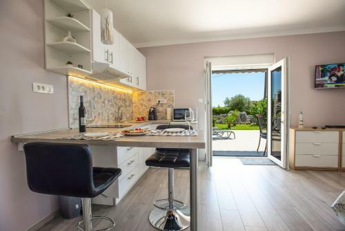 Apartments Omorfia