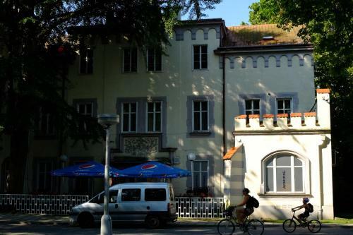 Leier Apartments
