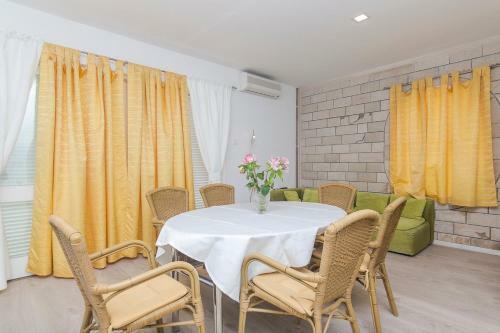 Hostal Apartments A&b