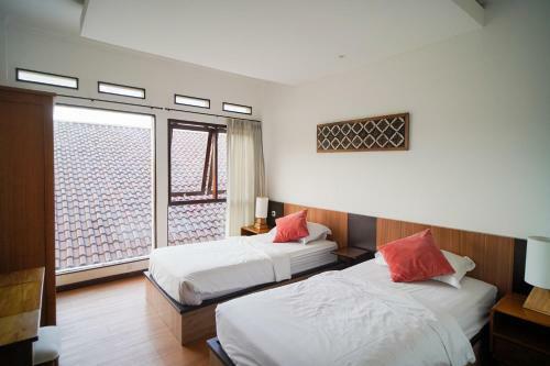 Omah Angkul Angkul Villa