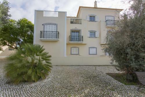 Spacious T2 Apartment In Vilamoura