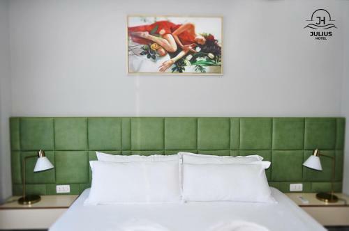 Julius Hotel
