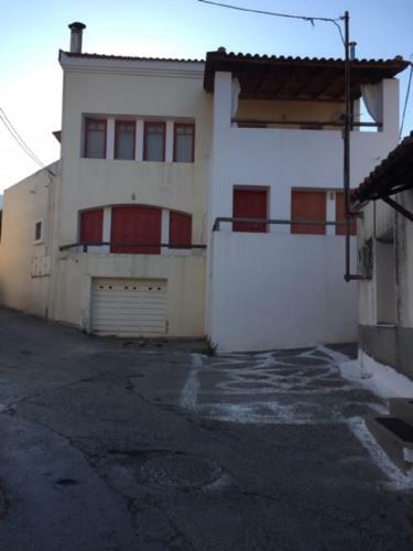 Theoni's Village Apartment II