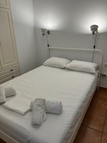 Theoni's Village Apartment II
