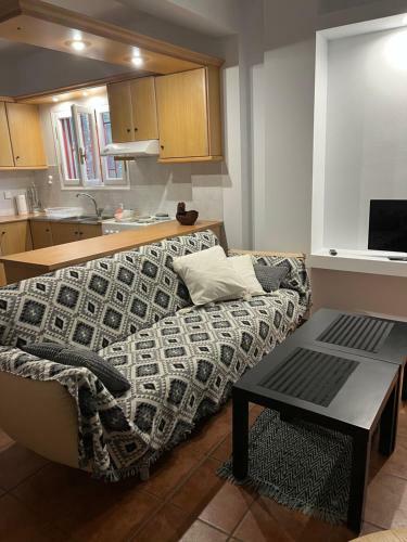 Theoni's Village Apartment II