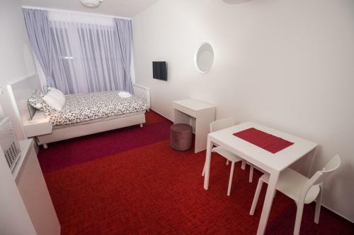Skylux Apartments