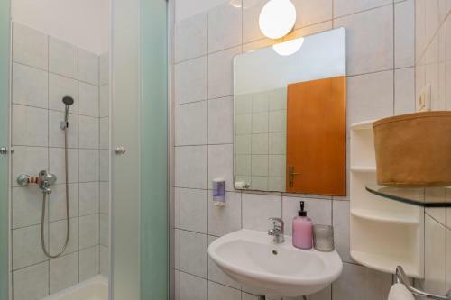 Apartmani Grmoja