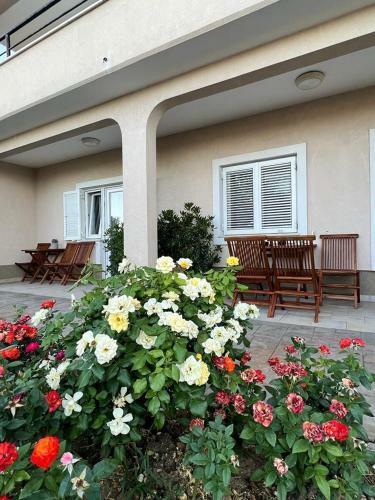 Seaview Apartments