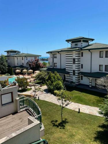 Private Apartments In Emerald