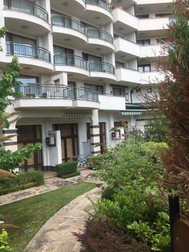 Private Apartments In Emerald