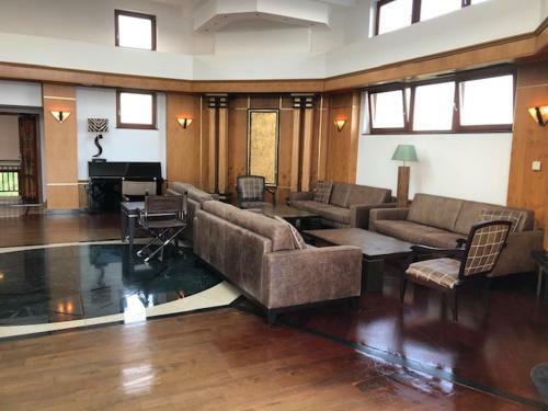 Private Apartments In Emerald