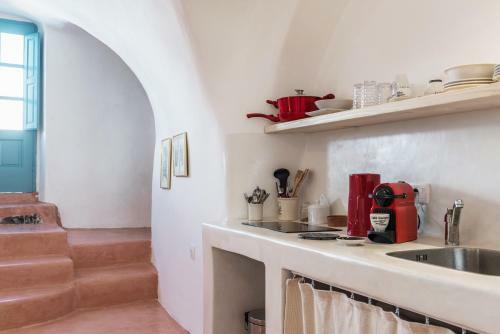 Santorinio Yellow House