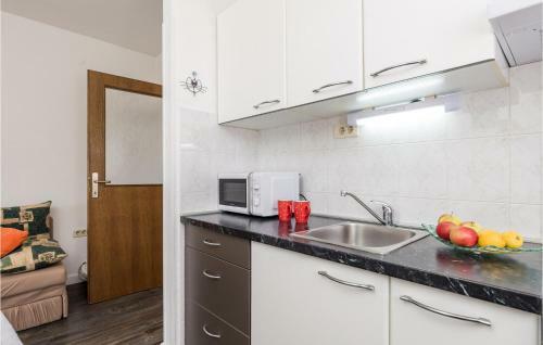 Beautiful Apartment In Ika With Wifi