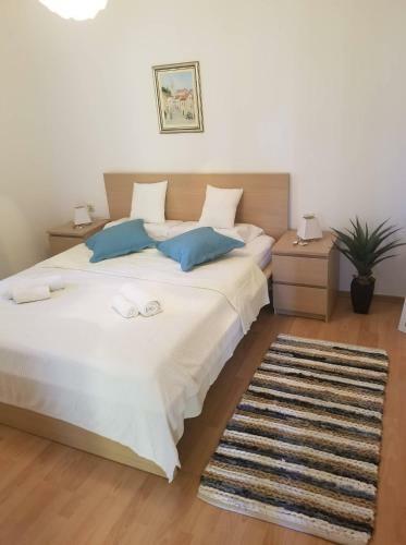 Apartment Diana - Great Location, Cosy 2 Bedroom, 2 Bathroom Apt