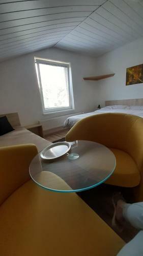 Hostal Holiday Home Lester