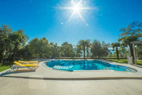 Paradise With Sea View Apartment