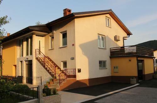 Hostal Apartment And Room Anica