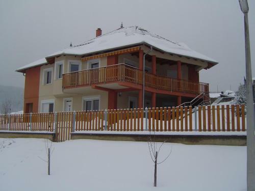 Apartamento F�gefa Vend�gh�z