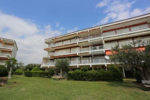 Gerakina Coast Apartment