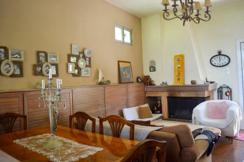 Ada's Family House