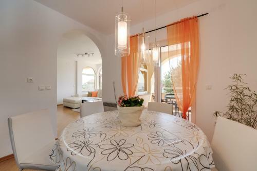 Villa House Arifrago