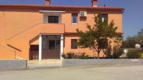 Apartamentos Ema