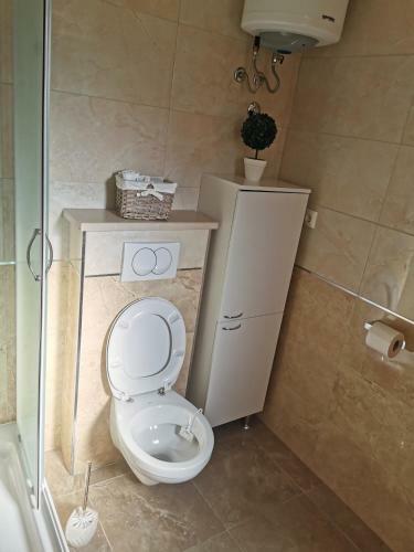 Apartment White Pearl