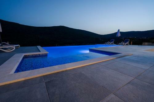 Villa Melani With Pool - Poljica