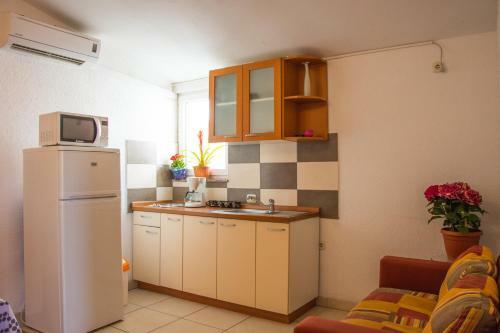 Apartments Alaburic