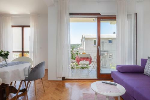 Miandmi Apartments
