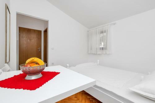 Miandmi Apartments